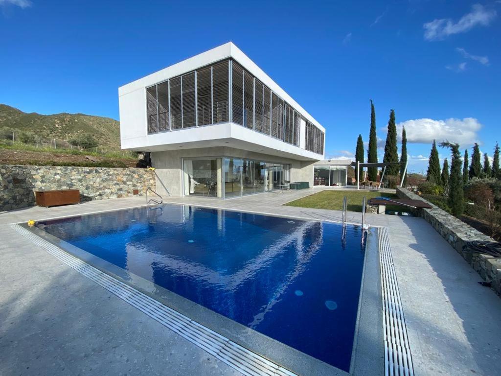 Luxury Villa Pluto Stunning Mountain Views Ora Exterior photo