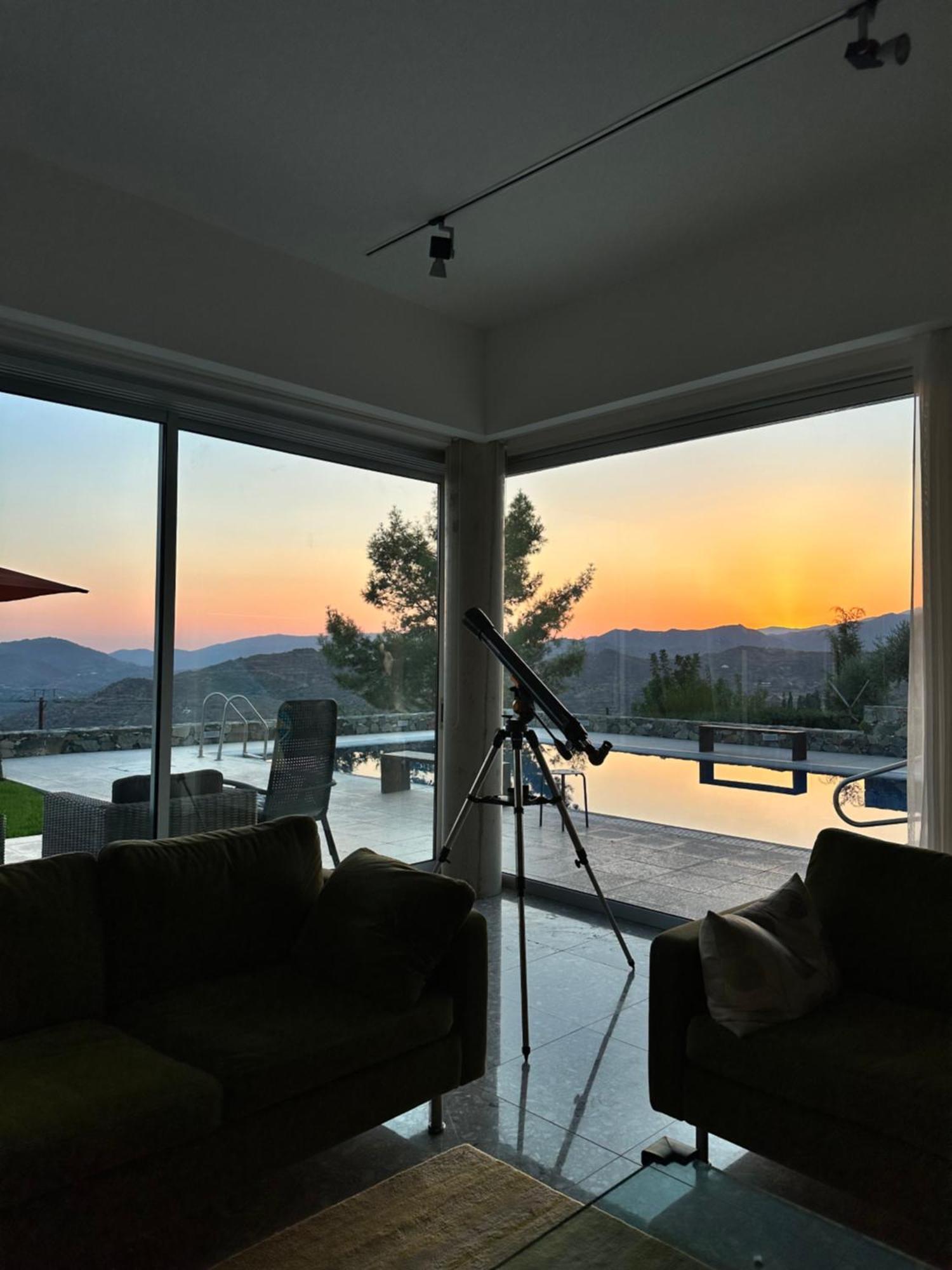 Luxury Villa Pluto Stunning Mountain Views Ora Exterior photo