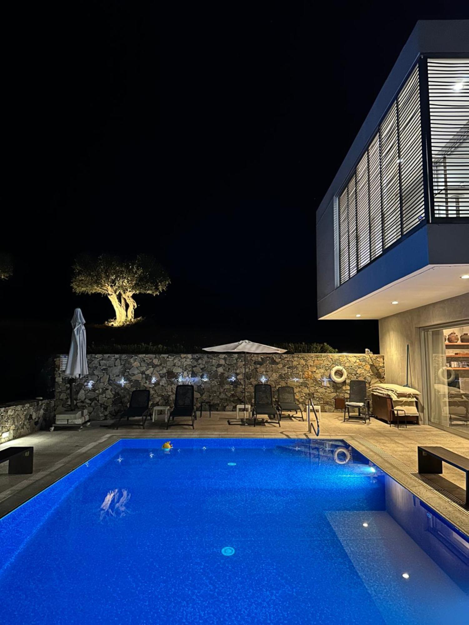Luxury Villa Pluto Stunning Mountain Views Ora Exterior photo
