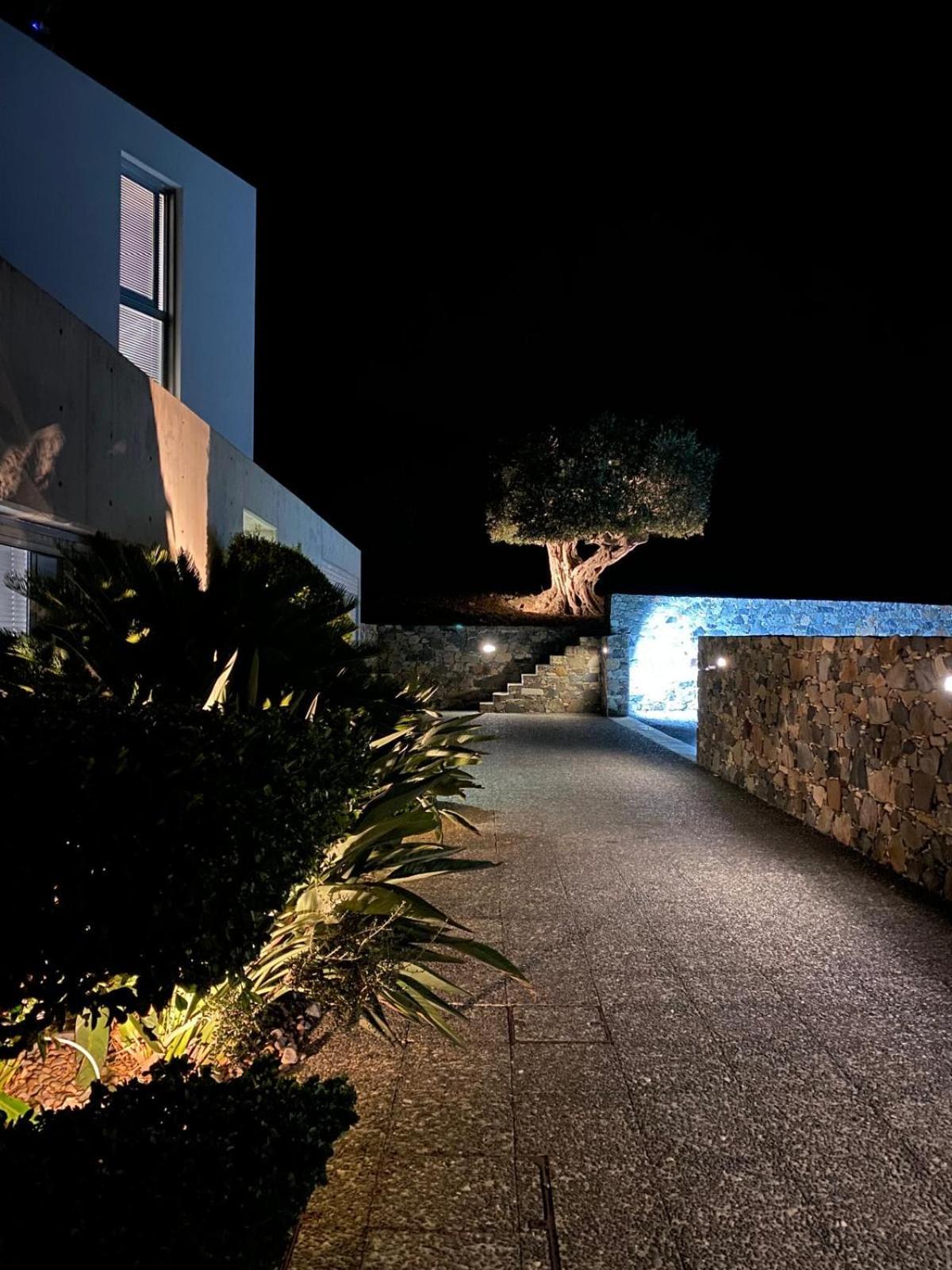 Luxury Villa Pluto Stunning Mountain Views Ora Exterior photo